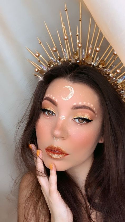 Sun Costume Makeup, Sun Makeup Halloween, Sun Costume Diy, Moon Inspired Makeup, Halloween Costumes For 5, Sun Goddess Costume, Greek Goddess Makeup, Halloween Backgrounds Wallpapers, Sun Costume