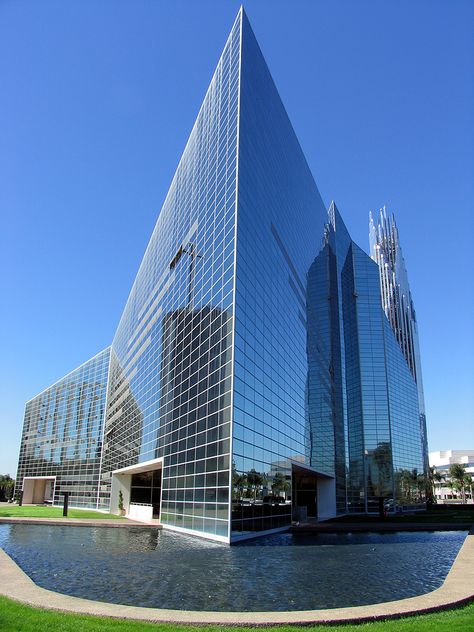 Crystal Cathedral, Garden Grove CA Johnson Aesthetic, Christian Culture, Most Beautiful Churches, Crystal Cathedral, Sky Scenery, High Building, Iconic Architecture, Philip Johnson, Architectural History