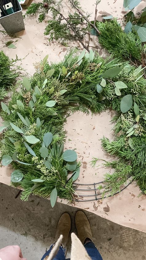 Diy Fresh Greenery Wreath, Diy Wreath Christmas Greenery, How To Make A Fresh Wreath, Real Greenery Wreath, Wreath Making Party Supplies, Making Fresh Christmas Wreaths, Christmas Wreaths How To Make, Diy Christmas Wreath Fresh Greenery, How To Make A Homemade Wreath