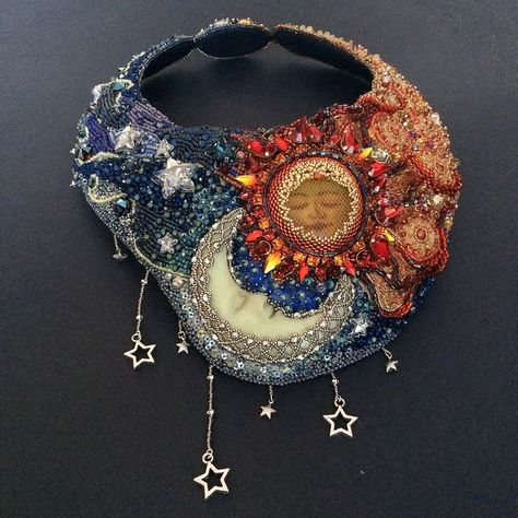 Moon And Sun Embroidery, Bead Embroidery Necklace, Embroidery Jewelry Diy, Sun And Moon Embroidery, Sun And Moon Jewelry, Beaded Moon, Sun Embroidery, Moon Clothing, Moon Embroidery