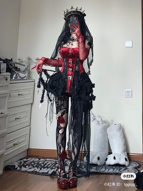 Gothic Outfit Ideas Summer, Valentine Goth Outfit, Alt Valentines Outfit, Goth Valentines Day Outfit, Villain Outfit Ideas, Gore Fashion, Anime Makeup Ideas, Halloween Costumes Pretty, Angel Halloween Costumes