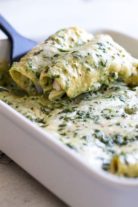 Creamy Poblano Chicken Enchiladas #mexicanfood #enchiladas #poblanos #peppers #cilantro #cheese #pepperjack #corntortillas #tortillas Viral Food Recipes, Poblano Chicken Enchiladas, Creamy Poblano Chicken, Poblano Chicken, Poblano Sauce, Mexican Favorites, Parmesan Asparagus, Authentic Mexican Recipes, Cilantro Sauce