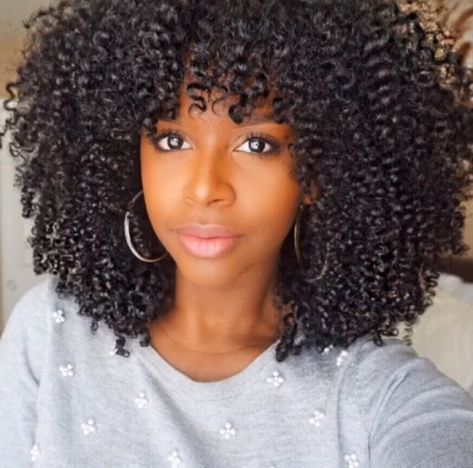 Follow @caringfornaturalhair for more natural hair styles & tips! Hairstyles Tumblr, Natural Hair Bangs, 3c Hair, Curly Crochet Hair Styles, Hairstyles Natural, Tumblr Hair, 4c Natural, Beautiful Natural Hair, Pelo Afro