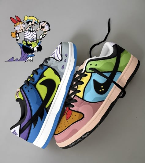 Sneakers Design Art, Cute Simple Shoes, Posca Shoes, Shoes 2000s, Casual Shoes Women Sneakers, Sneakers Design, Custom Sneakers Diy, Pretty Sneakers, Custom Painted Shoes