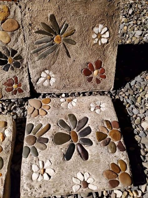 Stones Craft, Garden Pebbles, Koti Diy, Stepping Stones Diy, Decoration Shabby, Mosaic Garden Art, Rock Garden Design, Christmas Float, Concrete Crafts