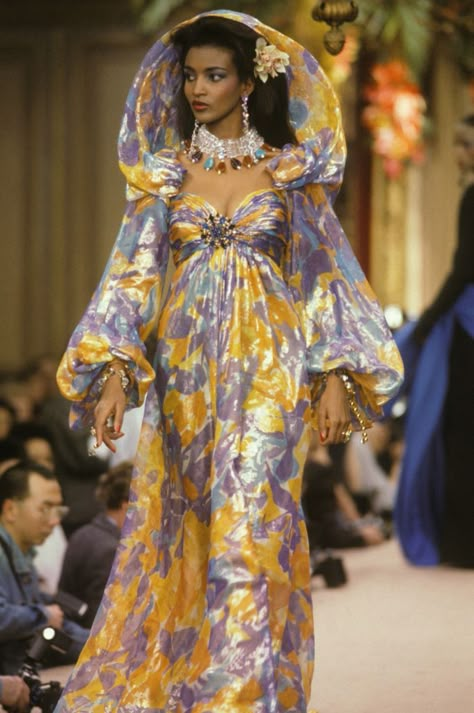 Khadijah Adams, Khadija Adams, Y2k Runway, Runway Fashion Couture, Naomi Campbell, Mode Inspo, Moda Vintage, Beauty And Lifestyle, Fantasy Fashion