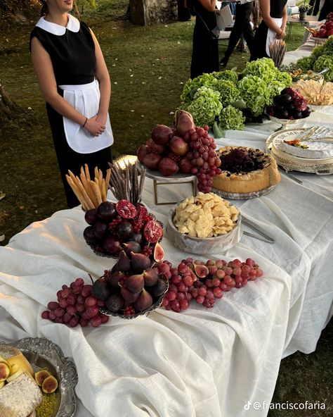 Buffet Style Wedding Table Setting, Fruit Bar At Wedding, Fruit On Table Wedding, Pomegranate Wedding Decor, Wedding Fruit Displays, Grape Wedding Theme, Wedding Cheese Table, Fruit Display Tables, Fruit Tablescape