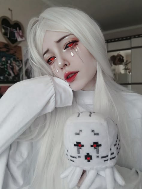 #ghastminecraft #ghast #minecraft #minecraftcosplay #cosplay #ghastcosplay Minecraft Ghast Costume, Winter Cosplay Ideas, Minecraft Makeup, Cool Make Up Looks, Ghast Minecraft, Minecraft Cosplay, Cosplay Makeup Ideas, Minecraft Costumes, Sans Cosplay