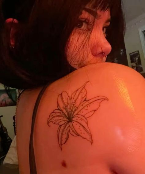 Flower Tattoo On Back Of Shoulder, Hip To Stomach Tattoo, Side Cheek Tattoos, Painless Tattoo Placement, Tangled Tattoo Flower, Small Tattoo Placement Ideas Arm, Flower Tattoos Back Shoulder, But Cheek Tattoo, Lily Rib Tattoo