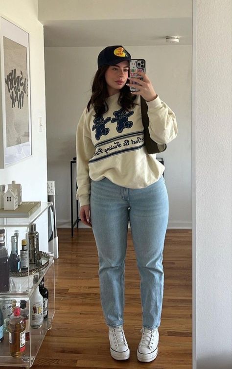 Everyday Outfit Ideas Midsize, Simple Dress Plus Size Casual, College Outfit Midsize, Clean Grunge Aesthetic Clothes, Autumn Fits Plus Size, Casual Outfits Mid Size Women, First Day Of College Outfits Plus Size, Autumn Outfits Casual Midsize, Autumn Fashion 2023 Plus Size