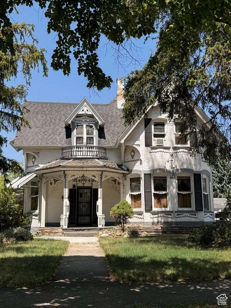 1902 in Logan, UT - $438,000 Vintage Brick House, 1830s House, Traditional Suburban House, Pennsylvania Houses, Old American Houses, Old Brick House, 1800s House, Old Fashioned House, In-law Apartment