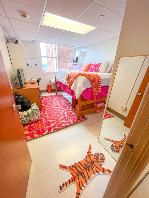 Room Ideas Aesthetic Pink And Orange, Fun Vanity Colors, Lipscomb University Dorm, University Of Tennessee Decor, University Of Tennessee Dorm Room, Preppy Dorm Room Ideas Pink And Orange, College Dorm Preppy, College Dorm Inspo Preppy, Auburn Dorm Room Village