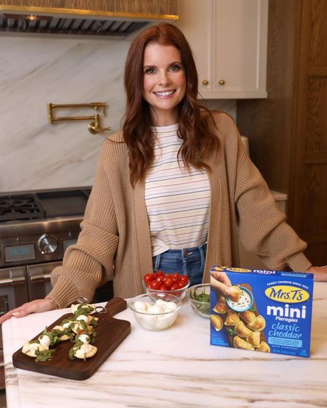 Joanna Swisher Hair, Anna Garcia, Joanna Garcia Swisher, Joanna Garcia, Sweet Magnolias, Sweet Magnolia, School Dropout, Future Kitchen, Early Autumn