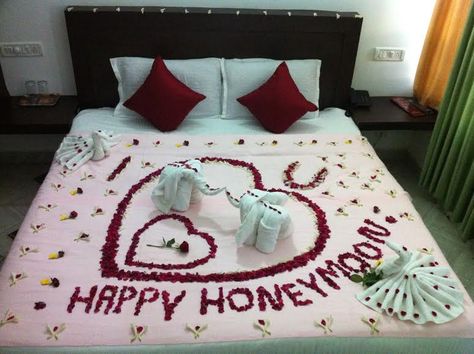 Honeymoon Special Flower Bed Decoration in I CLoud Munnar Honeymoon Decorations Hotels, Honeymoon Decorations, Wedding Night Room, Happy Honeymoon, Honeymoon Bedroom, Honeymoon Rooms, Romance Decor, Romantic Hotel Rooms, Wedding Night Room Decorations