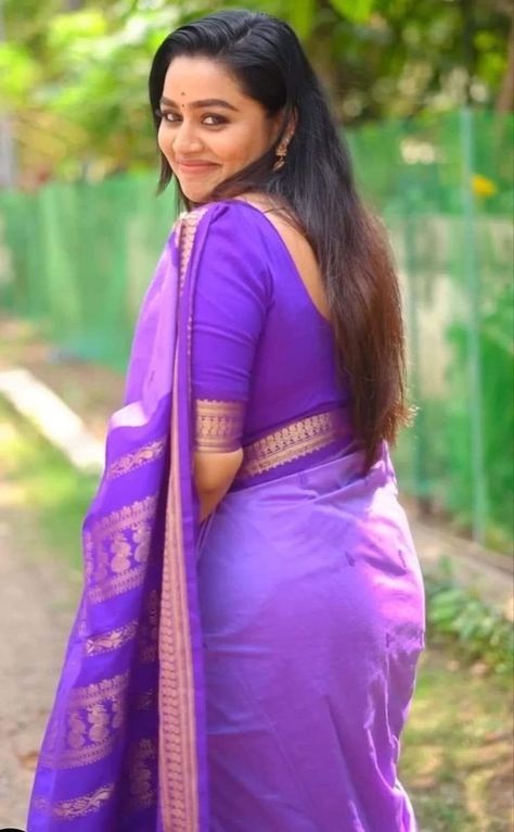 Gayatri Yuvaraj, Gayathri Yuvaraj, Indian Dresses For Women, Back Pose, Beauty Pics, Arabian Beauty Women, Serial Actress, Hot Women Dress, Saree Models