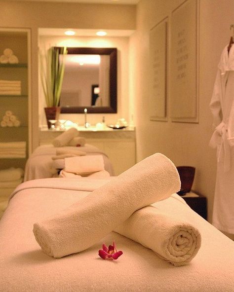 Spa Room Ideas, Massage Room Ideas, Massage Room Decor, Massage Therapy Rooms, Dreams Spa, Spa Rooms, Esthetician Room, Spa Interior, Spa Ideas