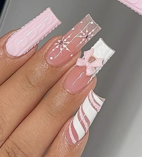 Pink And Gold Winter Nails, Girly Acrylic, Diy Acrylic Nails, Nagel Tips, Winter Nails Acrylic, Girly Acrylic Nails, Christmas Nails Acrylic, Acrylic Nails Coffin Pink, Long Square Acrylic Nails