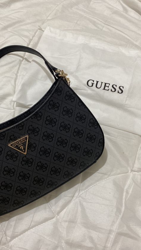 Handbags Guess, Expensive Purses, Bags Guess, Trendy Purses, Guess Bag, My Style Bags, Purse Essentials, Luxury Bags Collection, Handbag Essentials