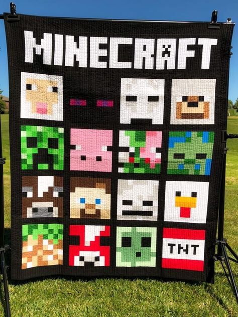 Minecraft Blanket, Noah Crafts, Minecraft Quilt, Minecraft Sheep, Minecraft Crochet, Minecraft Pattern, Minecraft Birthday Party Ideas, Pixel Quilting, Minecraft Blocks