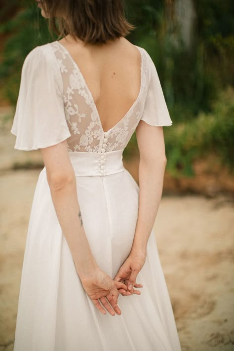 Vintage Romantic Wedding Dress Naturel Wedding Dress Boho - Etsy UK Vintage Romantic Wedding, Light Wedding Dress, Wedding Dress Minimalist, Light Wedding Dresses, Victorian Wedding Dress, Wedding Dress Bohemian, Short Sleeve Wedding Dress, Dress Minimalist, Romantic Wedding Dress