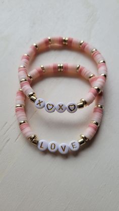 Clay Bead Word Bracelet Ideas, Clay Bracelets With Words, Poly Clay Beads Bracelets, Xoxo Clay Bead Bracelet, Polymer Clay Bead Bracelet Patterns, Cute Things To Write On Bracelets, Polymer Beads Bracelet, Clay Beads Matching Bracelets, Friendship Bracelet Clay Beads