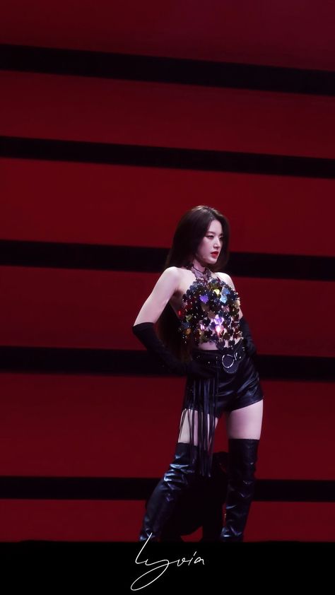 Shuhua Queen Card Outfit, Shuhua Queen Card, Card Outfit, Queen Card, G I Dle, Stage Outfits, K Pop, Queen, Quick Saves