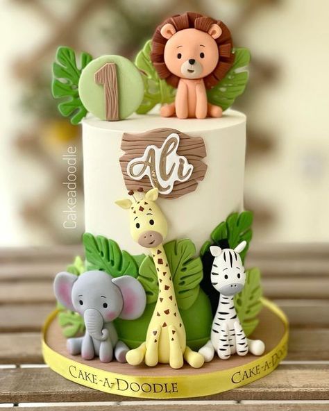 Cake Design: Where Taste and Art Converge Zoo Theme Birthday Cake, Safari Birthday Party Food, Kue Disney, Album Cake, Jungle Safari Cake, Jungle Birthday Cakes, Safari Baby Shower Cake, Zoo Cake, Children Cake