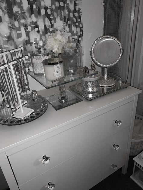 Silver Bedframe Bedroom Ideas, Bedroom Silver Decor, White And Silver Room Aesthetic, Crushed Diamond Bedroom, Silver Furniture Bedroom, Silver Bedroom Aesthetic, Glam Dresser Decor, Silver Room Decor Bedroom, Diamond Bedroom Decor