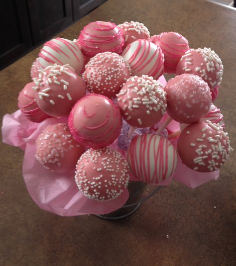 Pink baby girl cake pops by hautepopcouture Mothers Day Cake Pops, Princess Cake Pops, Baby Shower Cupcake Cake, Girl Shower Cake, Baby Shower Cupcakes For Girls, Baby Shower Food For Girl, Pink Baby Shower Cake, Pink Cake Pops, Diy Dessert