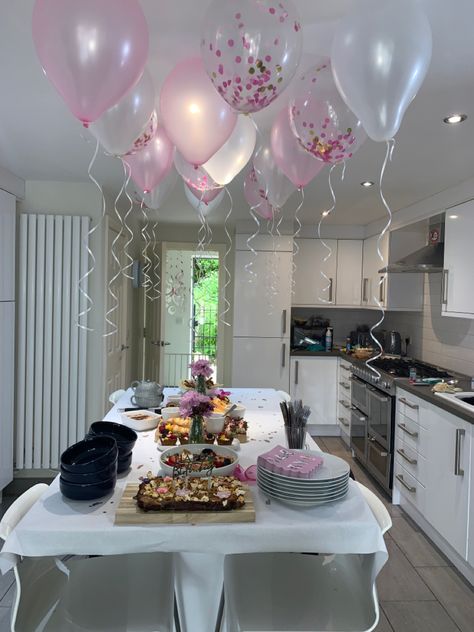 Kitchen Counter Birthday Party Decor, House Decorations For Birthday, Birthday Breakfast Decorations, Kitchen Balloon Decoration, Airbnb Birthday Decor, Porch Birthday Decorations, Decorated Airbnb For Birthday, Birthday Kitchen Decorations, Air Bnb Birthday Decor