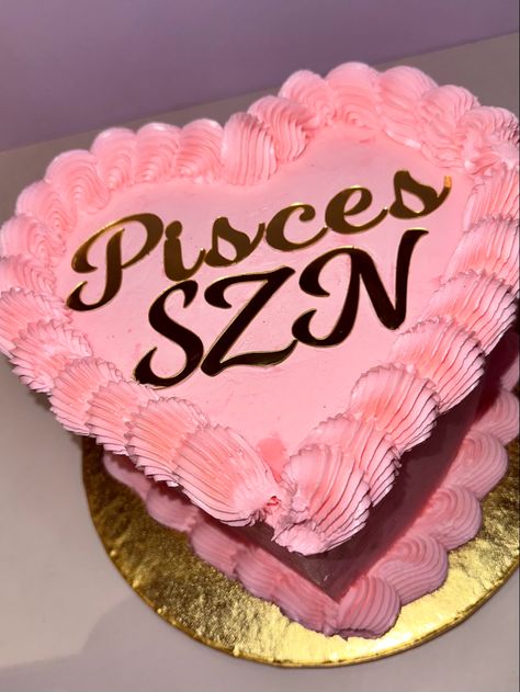 Pisces Birthday Cake Aesthetic, Pisces Szn Cake, Pisces Cake Ideas, Piscis Cake, Pisces Birthday Photoshoot, 23rd Birthday Cake Ideas, Libra Birthday Cake, Pisces Birthday Cake, Pisces Cake