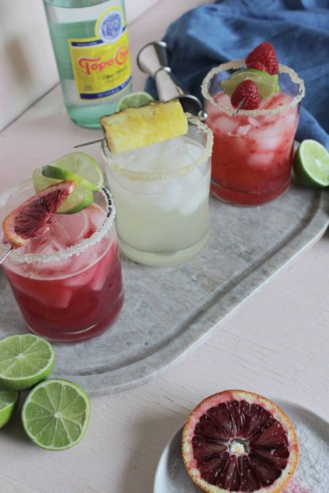 Need a fun tequila mixed drink idea? Create your very own margarita flight with different flavored margaritas of your choice. This alcoholic flight recipe would be perfect for a themed party, Cinco de mayo, or celebrate a special occasion. These fruit margaritas on the rocks have the perfect hint of sweetness while allowing the flavor of tequila to shine through! Unique Margarita Recipes, Traditional Margarita Recipe, Margarita Flight, Margarita Ideas, Creative Cocktail Garnishes, Cocktail Garnish Ideas, Drink Flights, Tequila Mixed Drinks, Entertaining Backyard