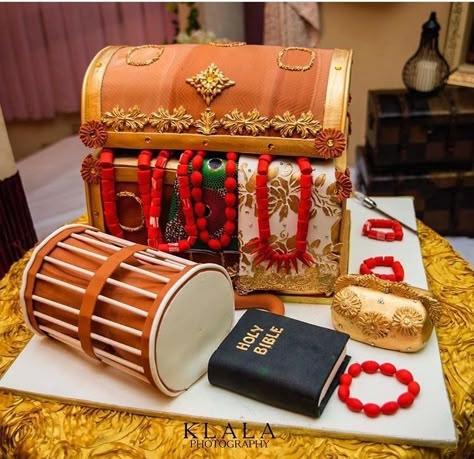 Yoruba Traditional Wedding Cake, Nigerian Traditional Wedding Cake, African Wedding Cakes, African Cake, Fountain Wedding Cakes, Wedding Cake Videos, Traditional Nigerian Wedding, Igbo Traditional Wedding, Traditional Wedding Ceremony