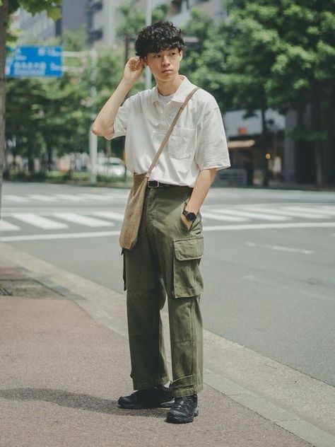 Streetwear Men Outfits Street Fashion, Japanese Street Fashion Men, Outfit Cowok, Japanese Workwear, Japanese Mens Fashion, Ropa Upcycling, Cargo Outfit, Cargo Pants For Men, 일본 패션