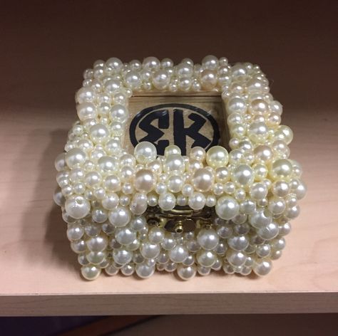 Sigma Kappa pearled monogram pin box Big little sorority crafts Sorority Shadow Box Ideas, Pin Box Sorority Diy, Badge Box Sorority, Pin Boxes Sorority, Sorority Senior Gifts, Sorority Pin Box Ideas, Pin Box Sorority, Diy Sorority Crafts, Sorority Gifts Diy