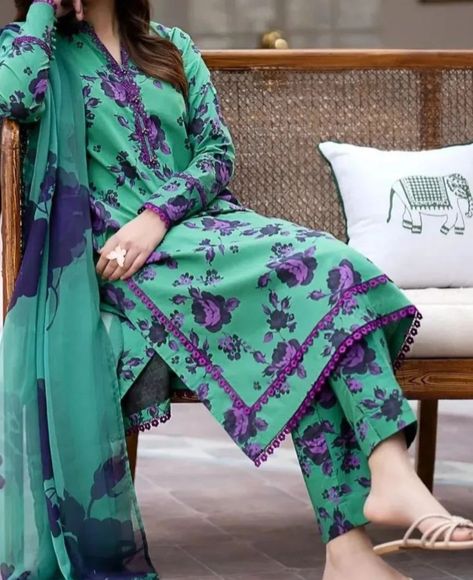 All Over Printed Frock Design Pakistani, Cotton Lawn Suits, Shirt Shalwar Designs Women, Pakistani Dress Design With Lace, Pakistani Kurti Designs Latest Cotton, Simple Printed Suit Designs, Shalwar Designs Pakistani, Casual Dress Designs Pakistani, Square Neck Designs For Kurtis