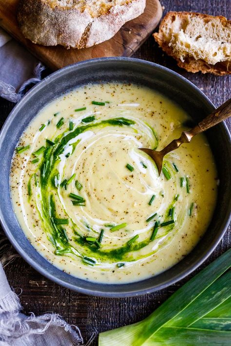 Healthy Potato Leek Soup, Potato Soup Vegetarian, Healthy Potato Soup, Spring Soup Recipes, Spring Soup, Leeks Soup Recipes, Spring Soups, Big Momma, Potato Soup Easy