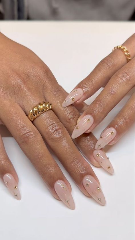 Short Stilleto Nails Fall Colors, Allyiahsface Nails, Christmas Nails Almond Shape, Almond Nails Christmas, Black Women Nails, London Nails, Classy Acrylic Nails, Almond Acrylic Nails, Neutral Nails