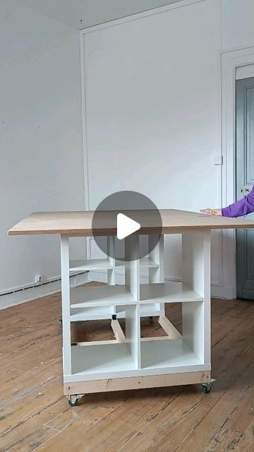 Ikea Craft Room Table, Diy Kitchen Table With Storage, Diy Table With Storage, Sewing Machine Storage Ideas, Sewing Station Ideas Small Spaces, Sewing Table Ideas Diy, Kallax Table, Craft Desk Diy, Rolling Craft Table