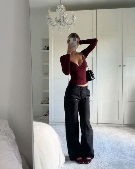 Winter Hot Outfits Women, Summer Outfits Elegant Classy Chic, Grabbing Coffee Outfit, Fitted Long Sleeve Outfit, Long Sleeve Fall Outfits, Going Out Long Sleeve Tops, Uni Inspo Outfit, College Outfits For Summer, Long Sleeved Top Outfit