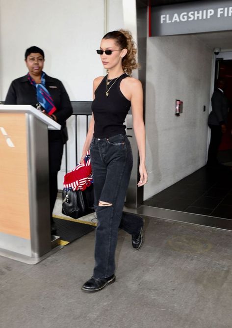 Bella Hadid Fall Outfits, Bella Hadid Fall, Bella Hadid Street Style, Models Off Duty Style, Lax Airport, Bella Hadid Outfits, Bella Hadid Style, Hadid Style, Kaia Gerber