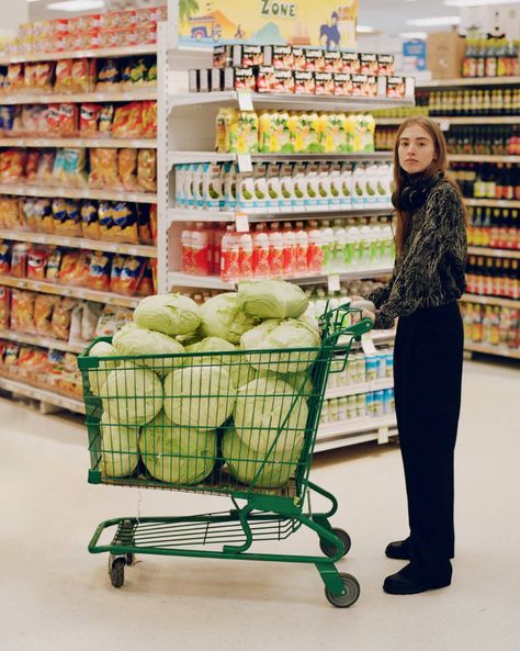 PLAYBÜRO Grocery Store Photoshoot, Beauty Basket, Store Photoshoot, Outfits Show, Mini Mart, H Mart, Nyc Photoshoot, Poetry Photography, Vintage Flash