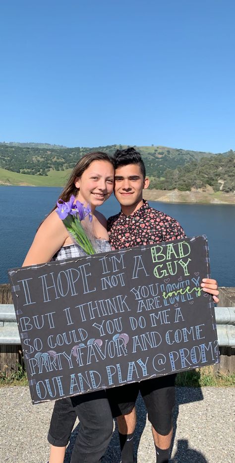 Billie Eilish Promposal Billie Eilish Homecoming Proposal, Hoco Proposals Ideas Billie Eilish, Billie Eilish Promposal, Billie Eilish Hoco Proposals, Ig Songs, Hoco Signs, Prom Proposal Ideas, Cute Hoco Proposals, Homecoming Poster Ideas