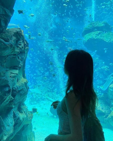 Aquarium Photos, Women Steampunk, Aquarium Pictures, Dream Dates, Ocean Girl, 사진 촬영 포즈, Ocean Vibes, Foto Poses, Lace Patchwork