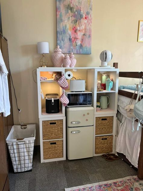 Things You Need For Your Dorm, College Dorm Room Kitchen Ideas, College Room Storage Ideas, Dorm Room Ideas Organization Mini Fridge, College Storage Ideas Room Organization, College Dorm Food Storage, Small Apartment Ideas Aesthetic, Dorm With Kitchen, College Food Storage