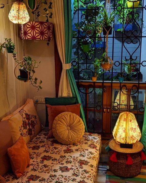 Cozy Corner Ideas Indian, Desi Aesthetic Room Decor, Indian Homes Aesthetic, Desi Living Room, 1rk Room Decor, Desi Home Aesthetic, Aesthetic Cozy Corner, Desi Room Decor, Desi Home Decor