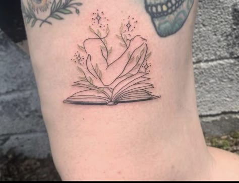 Small Tattoo Flower, Unique Tattoo Quotes, Cute Couple Tattoo, Reading Tattoo, Quotes Tattoo Ideas, Tattoos Dotwork, Tattoo After Care, Anime Tattoo Ideas, Tattoo Machine Tattoo