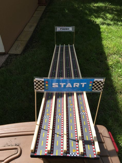 Race Car Track Diy, Hotwheels Race Track, Race Track Diy, Wooden Race Track, Diy Hotwheels Track, Hotwheels Track, Diy Race Track, Pinewood Derby Track, Car Tracks For Kids