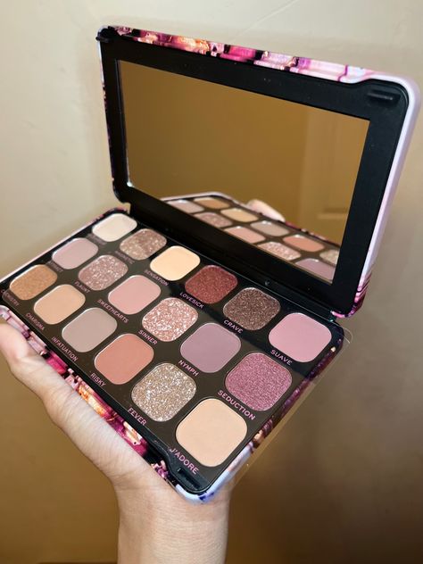 Makeup Revolution London 💄🎨 Revolution Pro Palette, Revolution Makeup Eyeshadow, Makeup Revolution Collection, Revolution Palette Eyeshadows, Revolution Makeup Palette, Makeup Revolution Eyeshadow Palette, Revolution Eyeshadow Palette, Revolution Palette, Makeup Revolution Palette