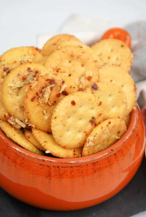 Ranch Ritz Crackers Baked Ritz Crackers, Munchie Snacks, Devils On Horseback, Ranch Crackers, Crackers Appetizers, Ritz Cracker Recipes, Campbells Recipes, Cracker Recipe, Recipe Appetizers